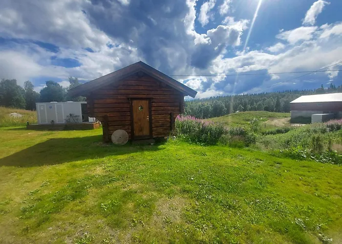 Small Camping Cabbin With Bathroom Near By