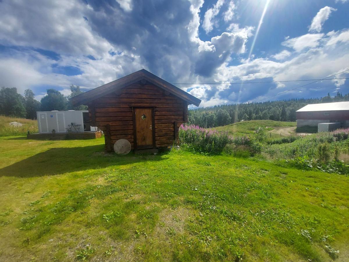 Small Cabbin With Bathroom Near By *